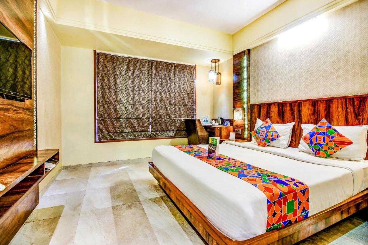 Hotel Crawford Inn Мумбаи Экстерьер фото
